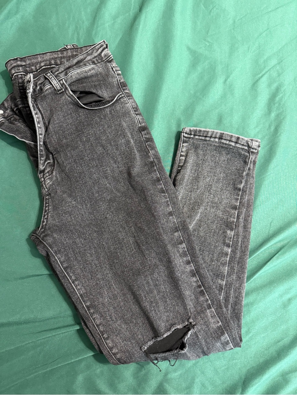 SHEIN Black Washed Skinny Jeans with Knee Rip